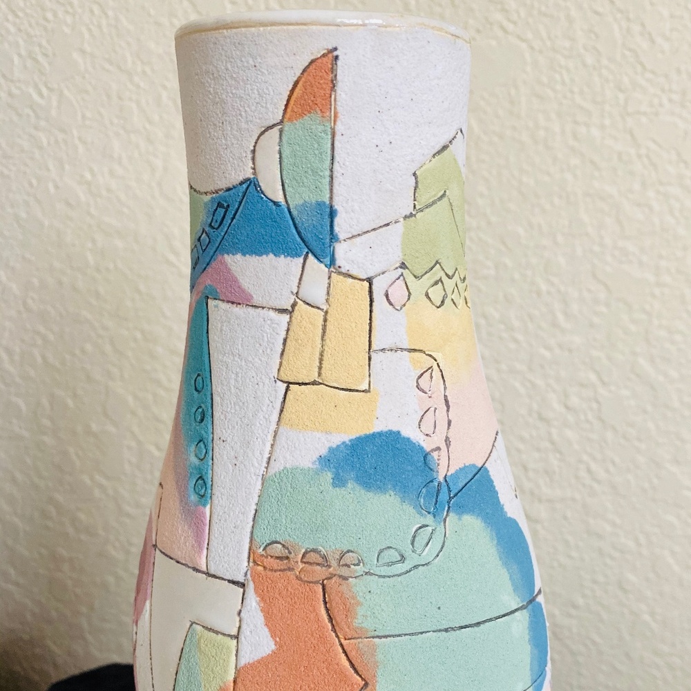 Modern Pattern Vase - Picture 3 of 5